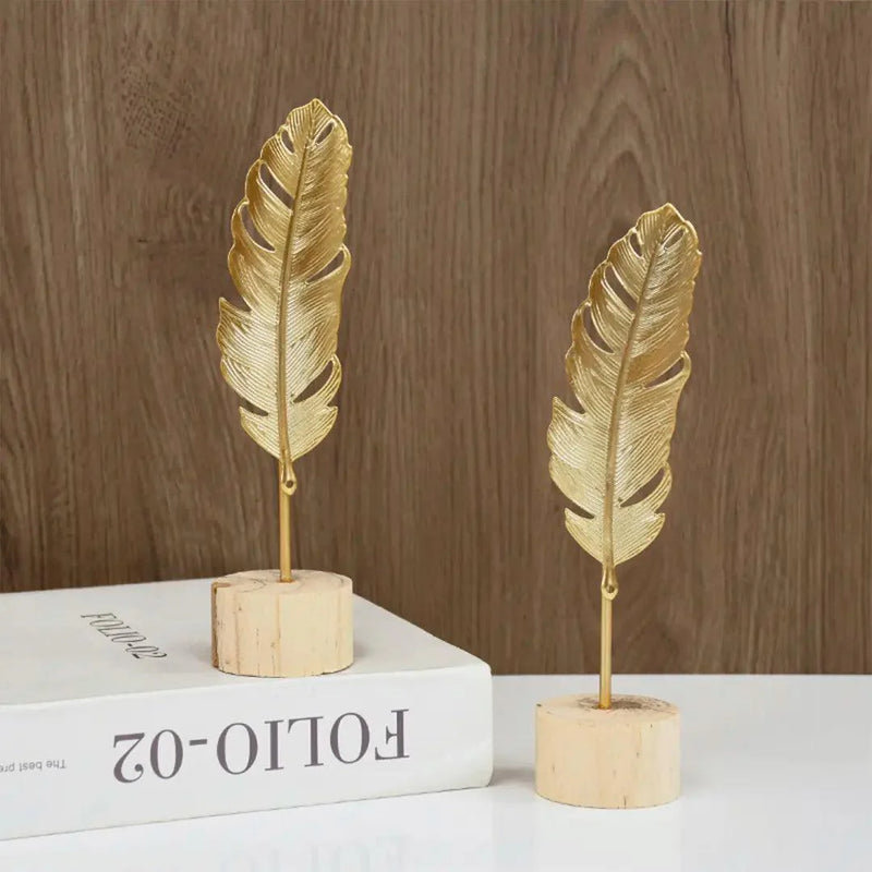 Escultura Decorativa Dourada Sienna