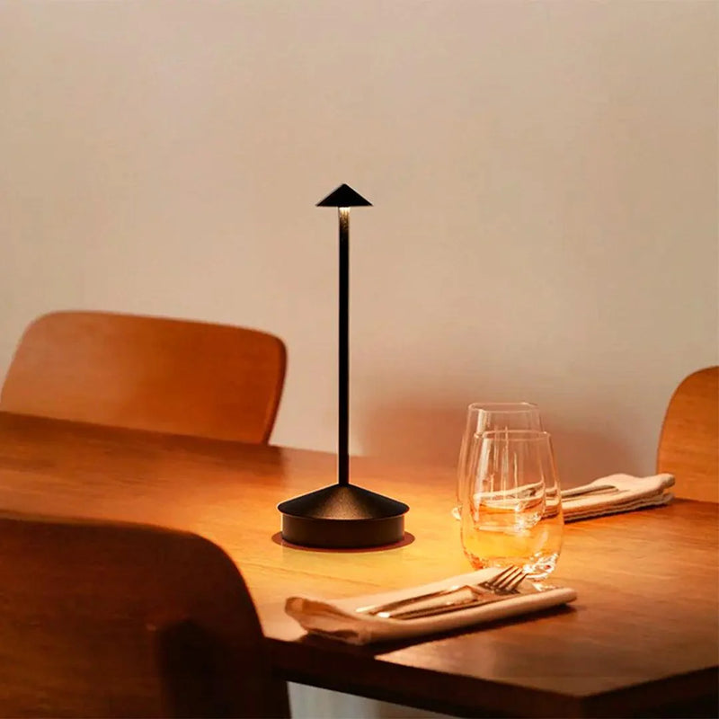 Luminária de Mesa Portátil Stella